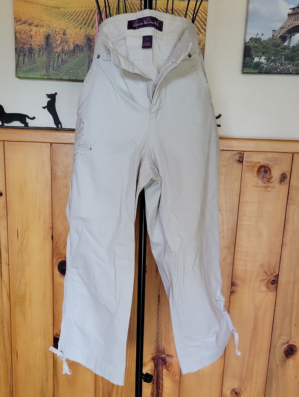 Gloria Vanderbilt Light Cream Pull-On Capri Pants with Drawstring Hems
